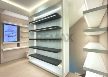 Cabina armadio - Attività Commerciale Via Tino Di Camaino
 
19, Napoli - foto 5