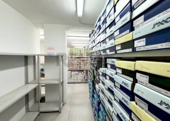 Dispensa di stoccaggio - Attività Commerciale Via Tino Di Camaino
 
19, Napoli - foto 6