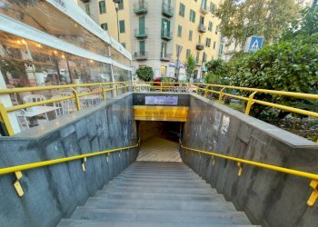 Balcone - Attività Commerciale Via Tino Di Camaino
 
19, Napoli - foto 13