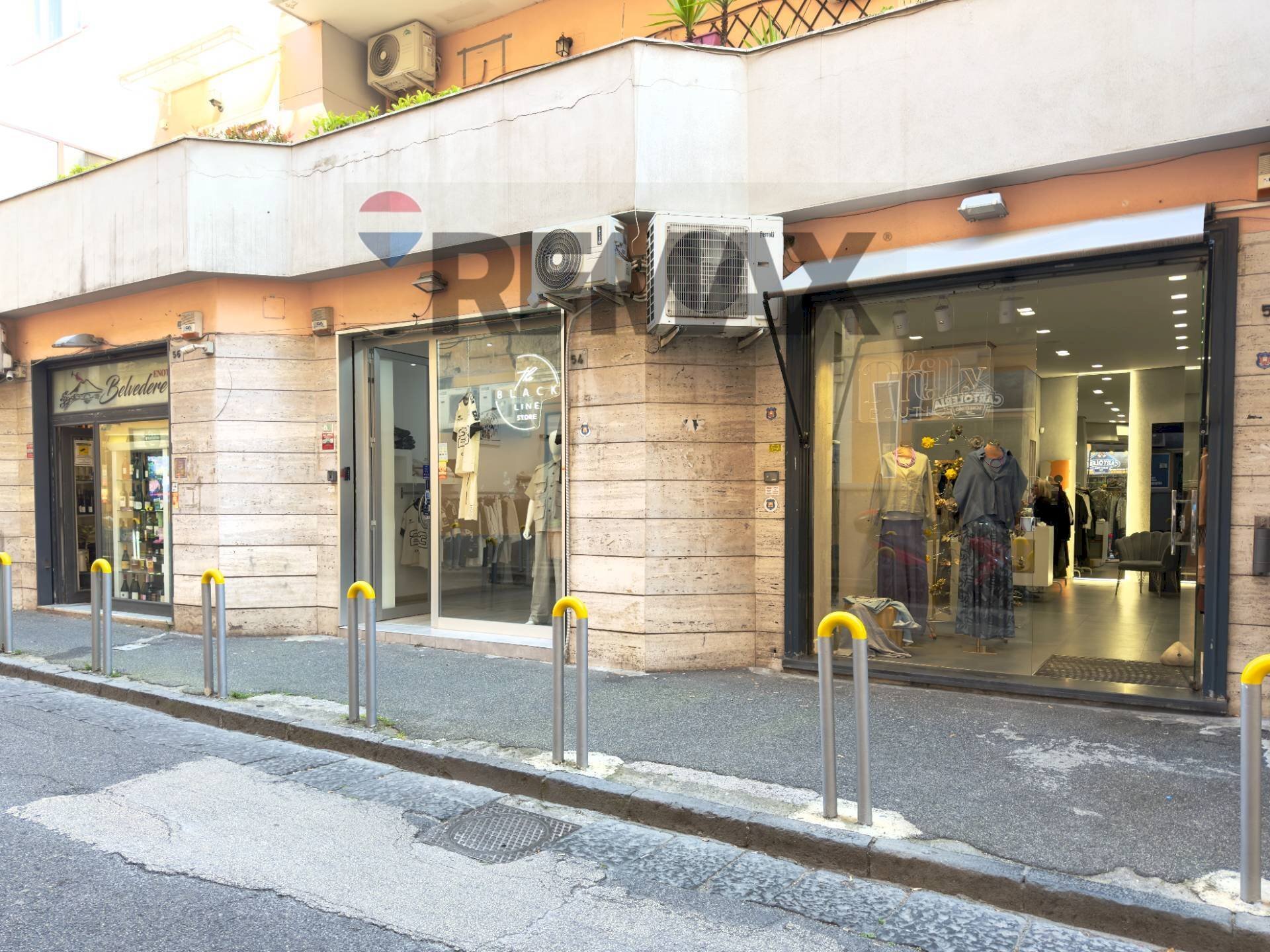 Edificio all\'aperto - Attività Commerciale Via Belvedere
 
45/b, Napoli - foto 2