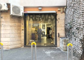 Edificio all\'aperto - Attività Commerciale Via Belvedere
 
45/b, Napoli - foto 1