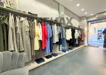 Cabina armadio - Attività Commerciale Via Belvedere
 
45/b, Napoli - foto 8