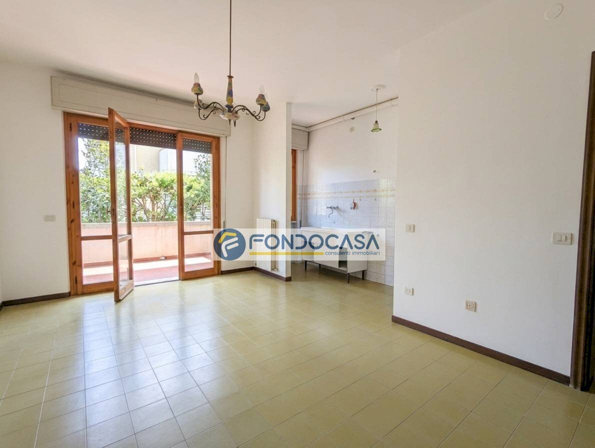 soggiorno con cucina - Trilocale Via dei Cerri
 
15, Massa - foto 2