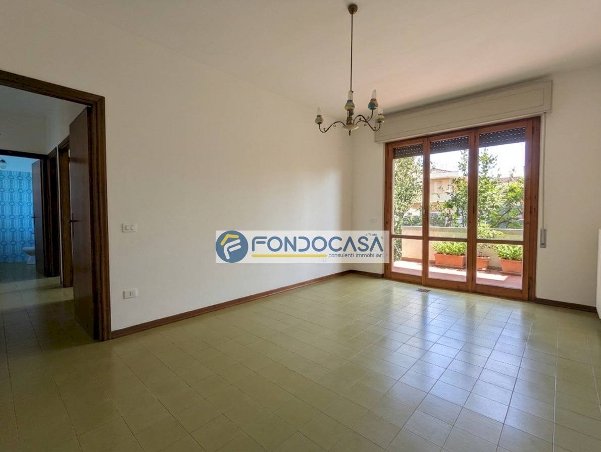 soggiorno con cucina - Trilocale Via dei Cerri
 
15, Massa - foto 3