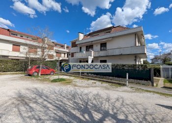 esterno - Trilocale Via dei Cerri
 
15, Massa - foto 1