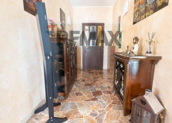 Hall / corridoio - Villa via Cavour
 
5, Caravate - photo 26