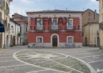 Edificio all\'aperto - Casa semi indipendente Piazza del Mercato, Fara Filiorum Petri - foto 1