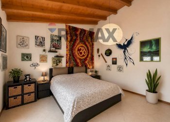 Camera / camera da letto - Villa Via Don Luigi Sterzi
 
2, Castelvetro Piacentino - foto 8