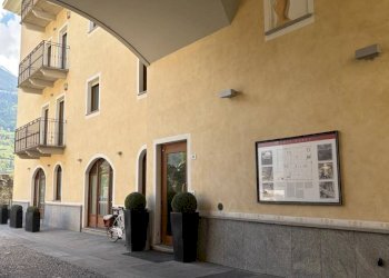 Facciata - Three-room apartment via Monsignore Jean Jaconde Stevenin, Aosta - photo 3