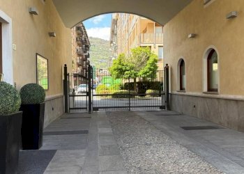 Interno palazzo - Three-room apartment via Monsignore Jean Jaconde Stevenin, Aosta - photo 4