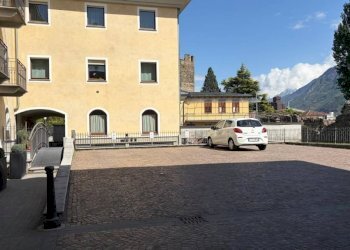 Cortile interno - Three-room apartment via Monsignore Jean Jaconde Stevenin, Aosta - photo 20