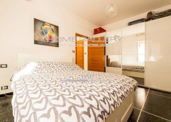 Camera da letto - Trilocale via Pasquale Berghini, 31, Genova (zona Marassi) - foto 10