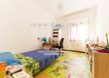 Camera da letto - Trilocale via Pasquale Berghini, 31, Genova (zona Marassi) - foto 16