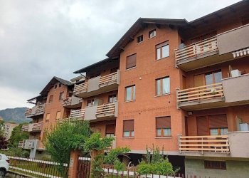 Facciata - Trilocale via delle Valli, 16, Lanzo Torinese - foto 2