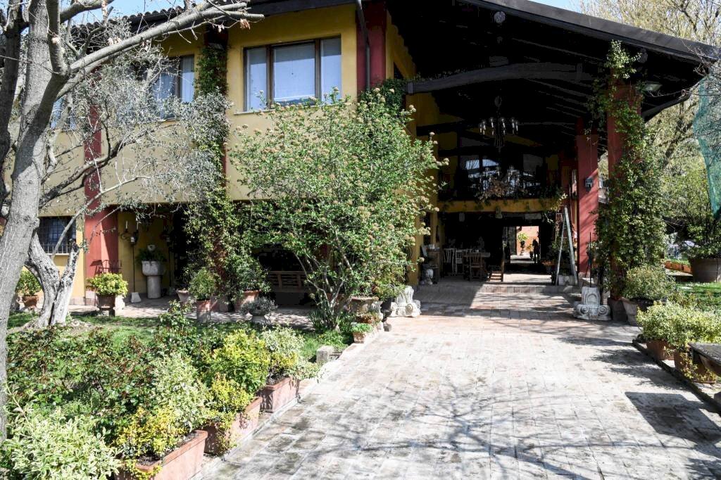 Facciata - Rustico via Castiglia, 11, San Lazzaro di Savena - foto 1