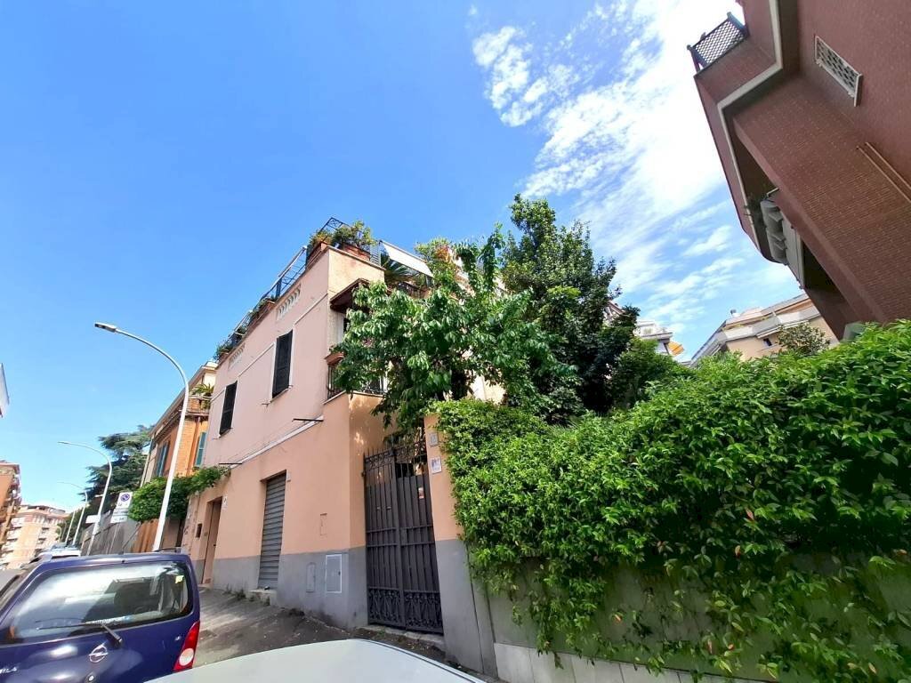 Facciata - Three-room apartment via Giuseppe Mantellini, 13, Roma - photo 1