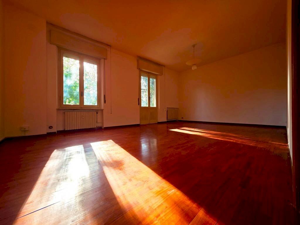 Salone - Four-room apartment via Vincenzo Bellini, Parma (neighborhood Cittadella) - photo 1