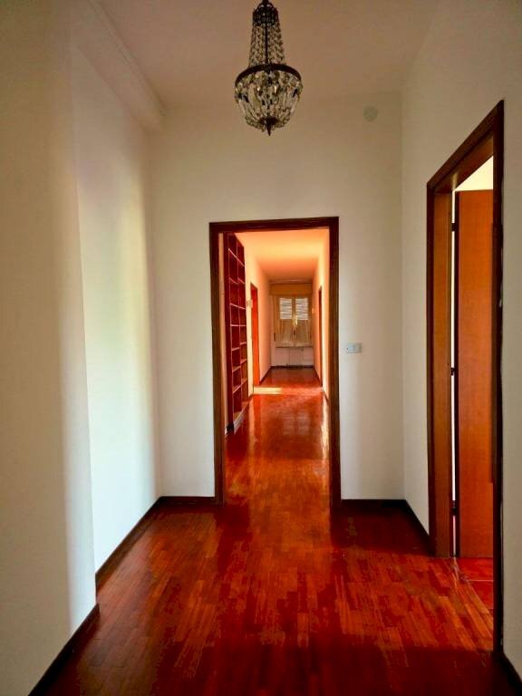 Corridoio - Four-room apartment via Vincenzo Bellini, Parma (neighborhood Cittadella) - photo 3
