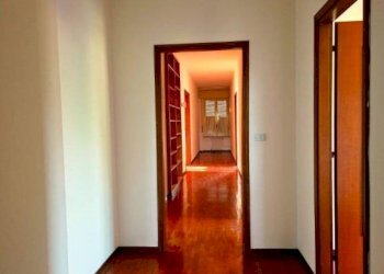 Corridoio - Four-room apartment via Vincenzo Bellini, Parma (neighborhood Cittadella) - photo 3