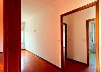 Corridoio - Four-room apartment via Vincenzo Bellini, Parma (neighborhood Cittadella) - photo 7