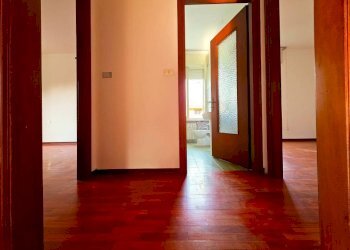 Corridoio - Four-room apartment via Vincenzo Bellini, Parma (neighborhood Cittadella) - photo 10