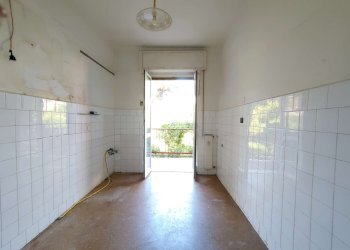 8 cucina - Four-room apartment viale Pio VII, Genova (neighborhood Quarto) - photo 9