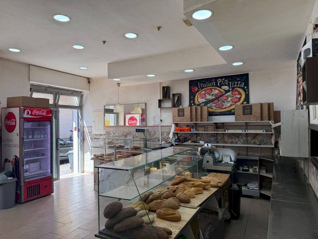 Interno non residenziale - Ristorante via delle Ninfee, 8, Roma - foto 2