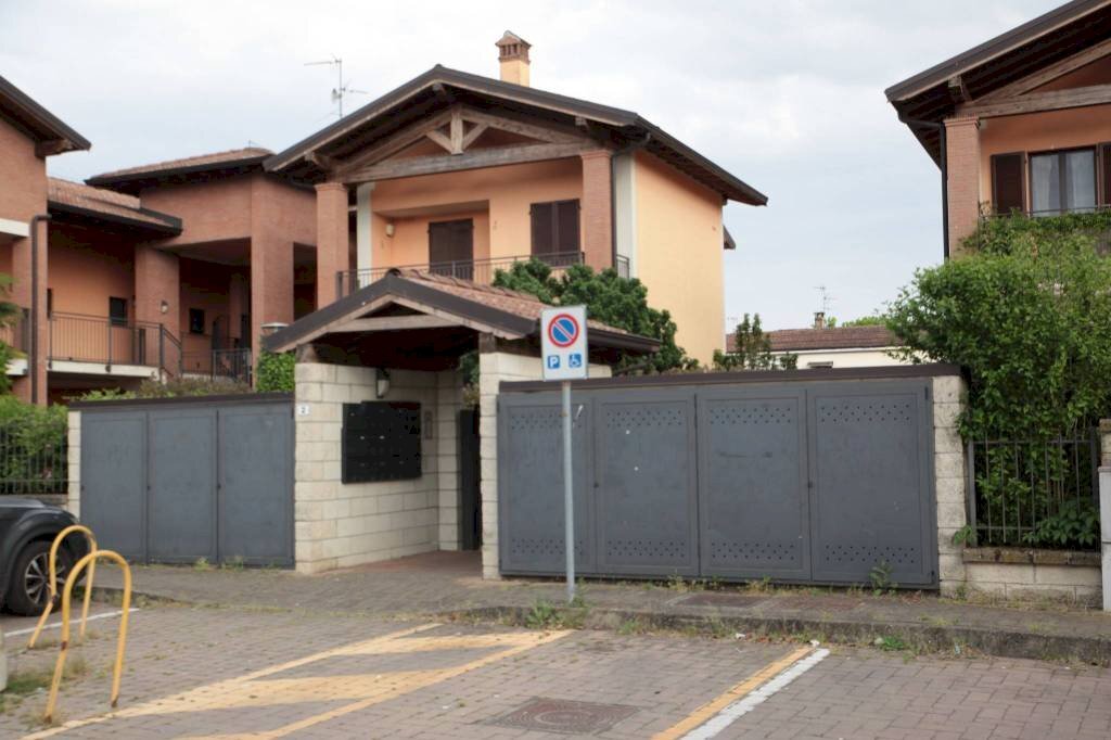 Facciata - Three-room apartment via Federico Fellini, Certosa di Pavia - photo 2