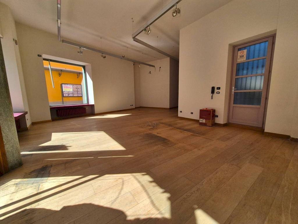 Stanza non arredata - Negozio via Giuseppe Garibaldi, Borgo San Dalmazzo - foto 1