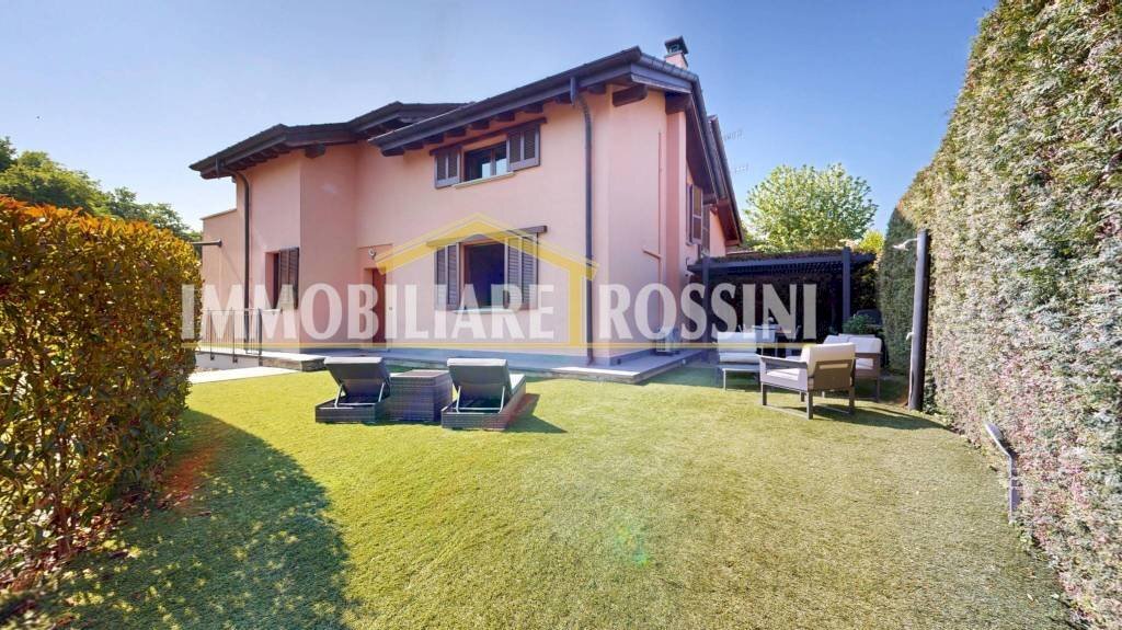 Facciata - Villa via Campagnola, 9, Gazzada Schianno - foto 1