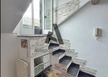 Interno appartamento - Trilocale all'asta via Sapello, 15, Genova (zona Prà) - foto 3