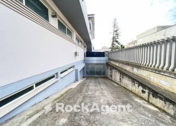 Cortile interno - Warehouse via alla Ruenia, 22, Sant'Omero - photo 22