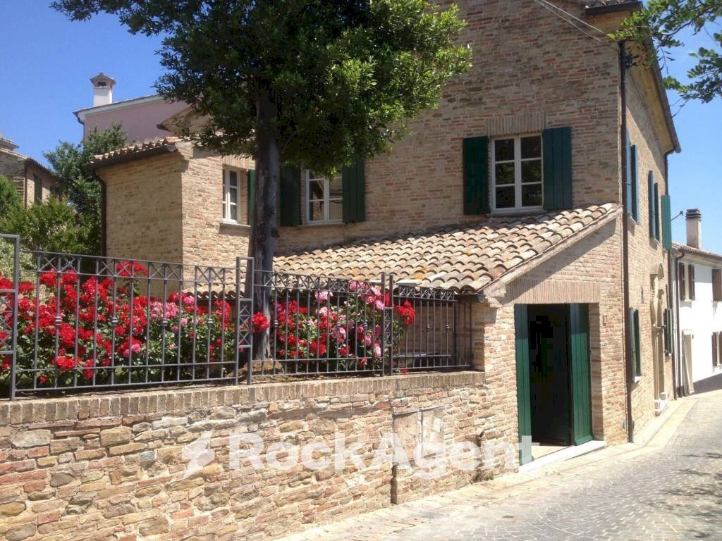 Facciata - Villa via Mura, 6, Fratte Rosa - foto 1