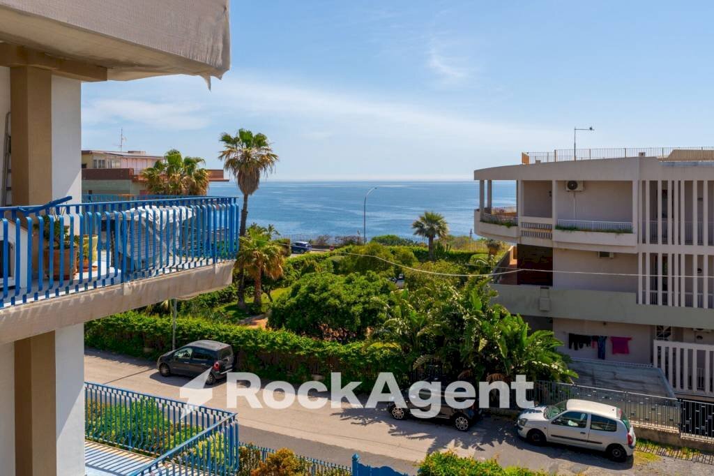 Vista - Three-room apartment via M. Rapisardi, 3, Aci Castello - photo 1
