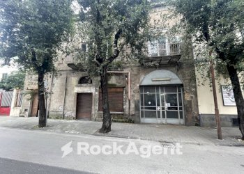 Facciata - Negozio corso V. Emanuele, 129, Angri - foto 18
