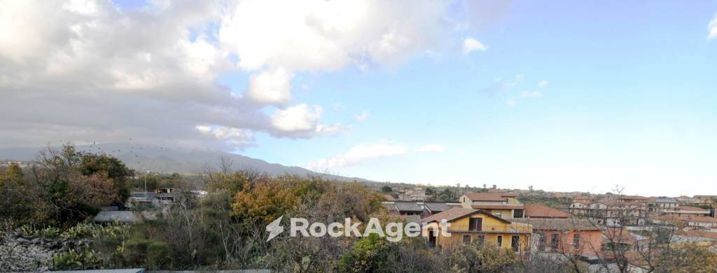 Vista - Quadrilocale vico Tomasello, 13, San Pietro Clarenza - foto 2