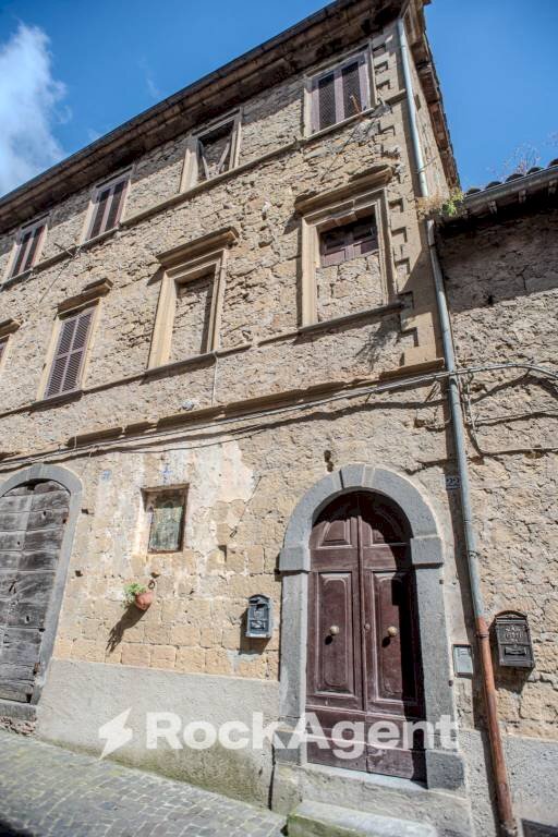Facciata - Trilocale via della Fratta, 22, Grotte di Castro - foto 1