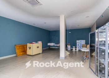 Interno non residenziale - Negozio via Scafati, 69, Sant'Antonio Abate - foto 9