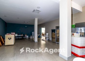 Interno non residenziale - Negozio via Scafati, 69, Sant'Antonio Abate - foto 11