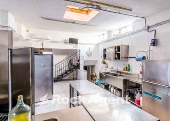 Interno non residenziale - Negozio via Scafati, 69, Sant'Antonio Abate - foto 17