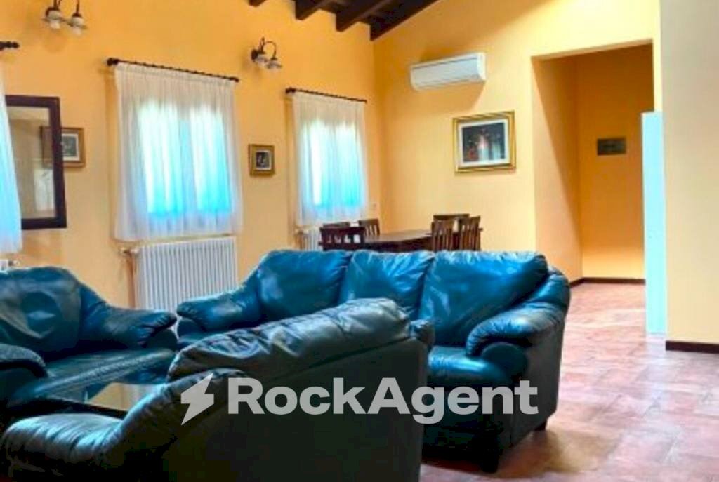 Salone - Three-room apartment via Abetone Inferiore, Maranello - photo 2