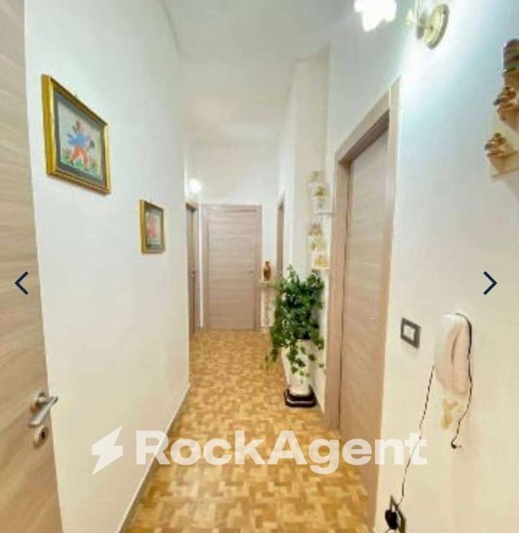 Corridoio - Trilocale via Canova, 131, Casarano - foto 2
