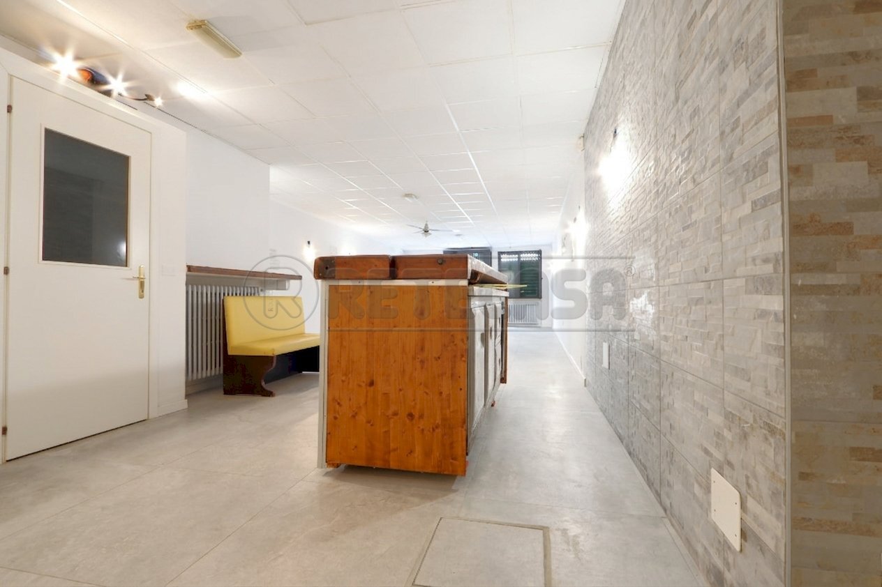 Gemini_Generated_Image_gjegcigjegcigjeg.png - Commercial Premises Vicenza - photo 3