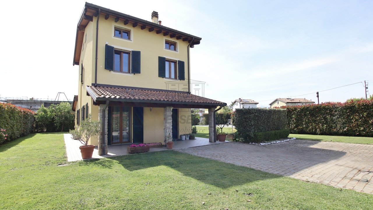 vendesi villetta con piscina - Villa Via Lombarda Lammari 293, Capannori - photo 1