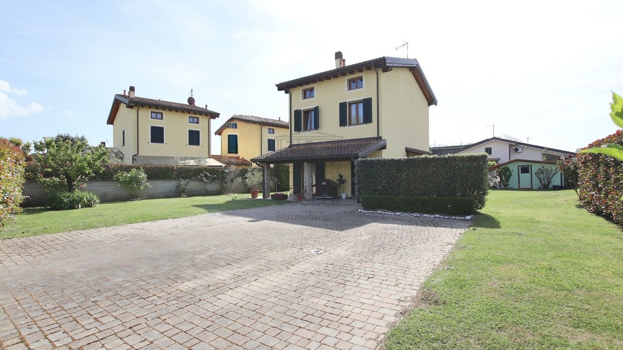 vendesi villetta con piscina - Villa Via Lombarda Lammari 293, Capannori - photo 2