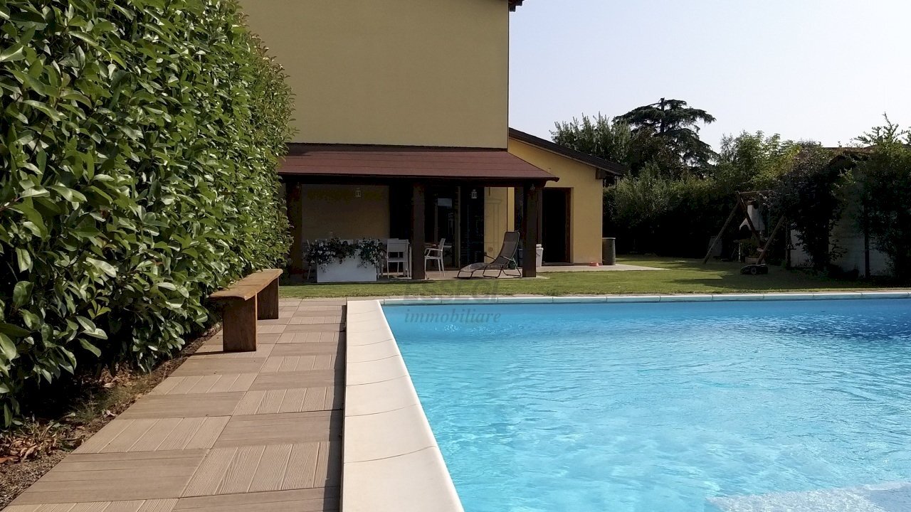 vendesi villetta con piscina - Villa Via Lombarda Lammari 293, Capannori - photo 2
