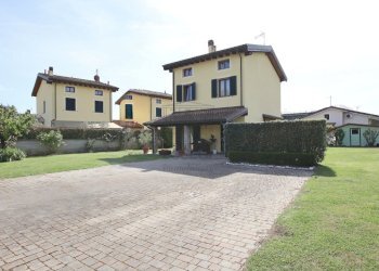 vendesi villetta con piscina - Villa Via Lombarda Lammari 293, Capannori - photo 2