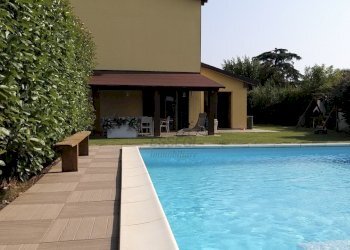 vendesi villetta con piscina - Villa Via Lombarda Lammari 293, Capannori - photo 2