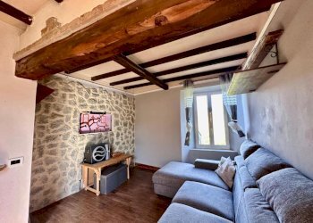 salotto 1.jpeg - Semi-detached house Podenzana - photo 7