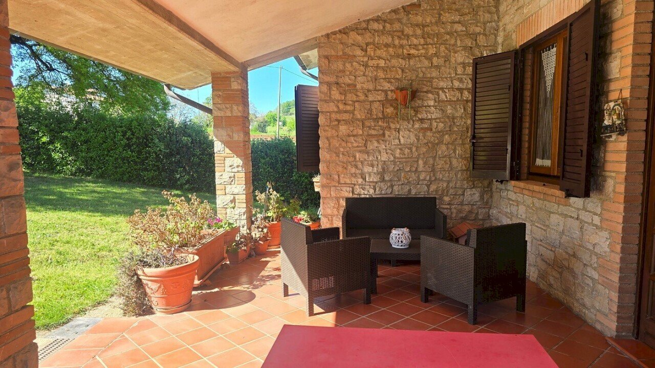 portico02.jpg - Villa Piazza Sant'Antonio 1, Baschi - foto 3